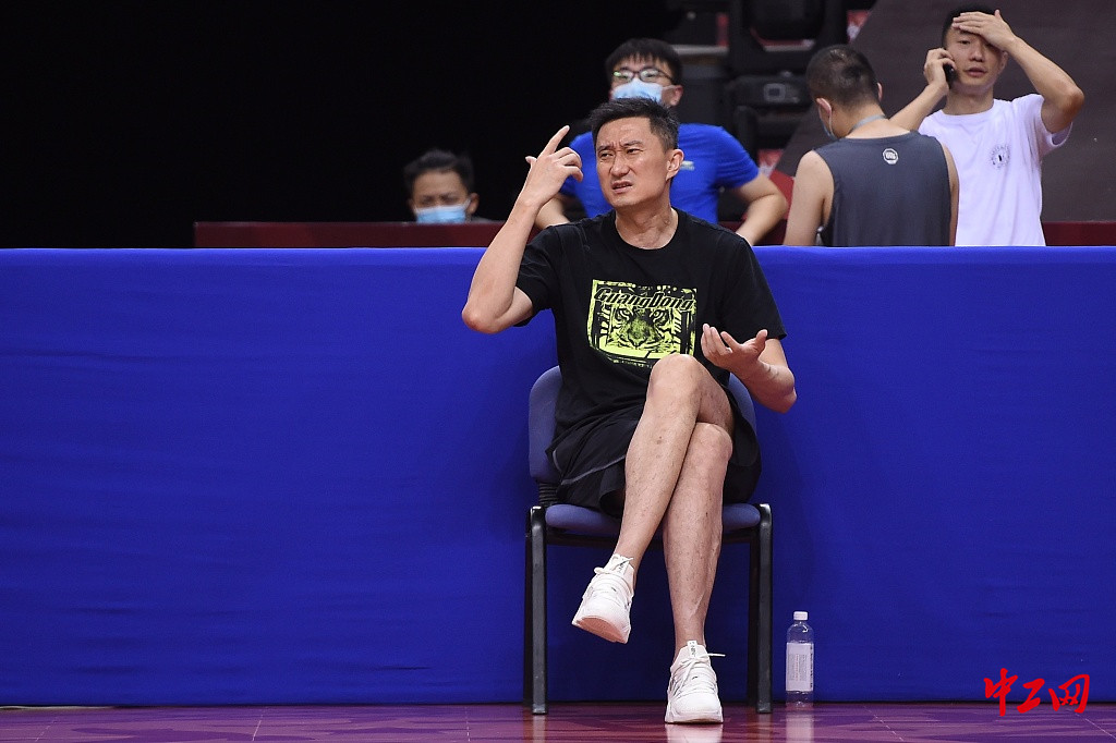 包含犹他爵士转会期再遭质疑广东宏远内部沟通备战CBA常规赛，风云突变多特蒙德清晨官宣签约看傻球迷的词条